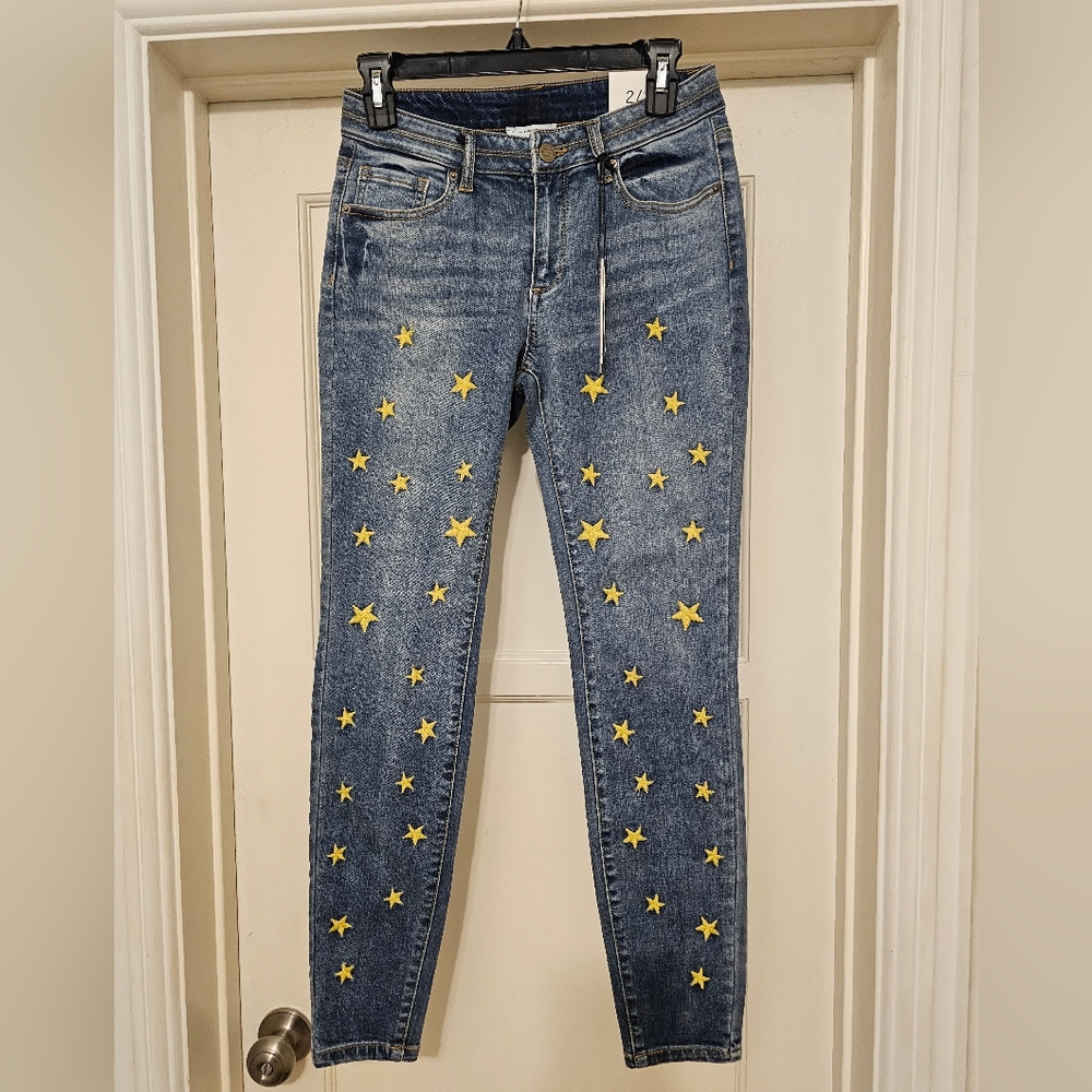 Star Embroidered Jeans 25 NWT